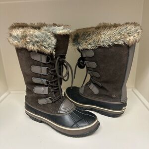 Winter Boots with Faux Fur. Size 9